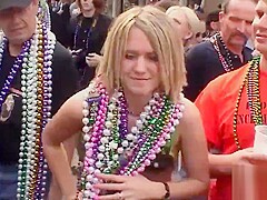 mardi gras flasher has one of the best pussies